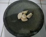 Foto langkah ke 2 dari resep Sambel Korek Rawit Ijo.