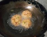 A picture of step 5 of Indian style Maggi balls.