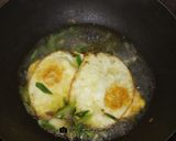 Foto langkah ke 5 dari resep Telur ceplok bumbu kecap.
