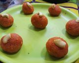 A picture of step 5 of Carrot ladoo.
