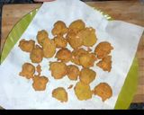 A picture of step 4 of Bengal gram fritters.