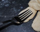 A picture of step 6 of Bird Shaped Bread.