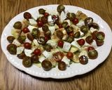 Foto del paso 3 de la receta: Ensalada de pepino, higos, mozzarella y tomate