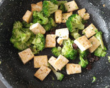 Foto del paso 3 de la receta: Pasta con salteado de tofu y brócoli