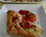 Foto del paso 4 de la receta: Pollo con patatas, tomates y pimiento al ajo y perejil