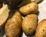 Foto del paso 1 de la receta: Malevo Fabergé 🌶🔥🥔(bravas papas acordeón)