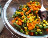 Foto del paso 4 de la receta: Ensalada de pollo con vegetales