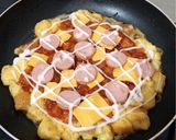 Foto langkah ke 3 dari resep Pizza Roti Tawar Teflon.
