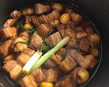 栗子红烧肉 —— 电饭煲料理，让厨房里的你轻松自如，让美食口感升级的食譜步驟4照片