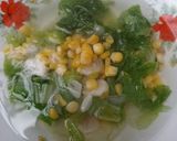 Foto langkah ke 4 dari resep Sayur Bening Sawi Putih dengan Jagung Manis.