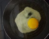 Foto langkah ke 1 dari resep Telur ceplok kecap.