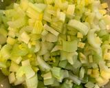 รูปขั้นตอนการทำที่ 1 ของ Celery Juice Cleanse (ขึ้นฉ่ายฝรั่ง)น้ำเซเลอรี่ มหัสจรรย์ เมนู ดีท็อก ร่างกายกันบ้างค่ะ😊