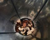 A picture of step 2 of Dates shake.