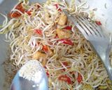 A picture of step 3 of Tumis tauge.