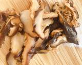 Rice seasoned with soy sauce and boiled with chicken and savory vegetables recipe step 2 photo