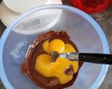 Une image de l'étape 2 de °Moelleux tiède chocolat-griottes°.