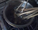 Foto langkah ke 6 dari resep Cilor Kipas alias aci telor tusuk kipas.