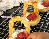 Foto langkah ke 8 dari resep Puff Pastry Baskets Merah Putih.