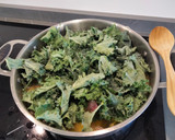 Foto del paso 7 de la receta: Garbanzos con rape y kale
