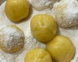 Foto langkah ke 5 dari resep Lemon Crinkle Cookies.