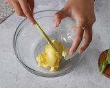 Foto langkah ke 3 dari resep Vanilla Cupcake (Moist & Fluffy).