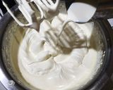Foto langkah ke 2 dari resep Bolu Kukus Merah Putih.