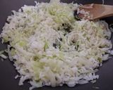 Foto del paso 2 de la receta: Ensalada tibia de arroz repollo tomate