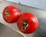 Une image de l'étape 4 de Salade de crevettes sauvages aux tomates, coriandre et citron.