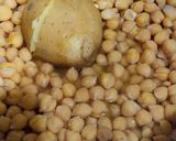 A picture of step 1 of Chattpatti channa chaat.