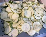 Une image de l'étape 3 de Flan de courgettes au bœuf, oignon de roscoff et romarin.