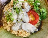 Hình bước làm 3 của món Mì Gói Nấu Hàu