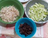 Foto langkah ke 1 dari resep Tumis Jamur Kuping Labu Siem Toge.