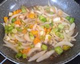 Foto del paso 1 de la receta: Pollo a la jardinera ll