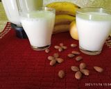 صورة لخطوة 1 من وصفة عصير الموز و اللوز والتفاح 😋