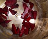 Foto langkah ke 1 dari resep Red Velvet Beet Milk.