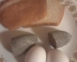 A picture of step 2 of Ring Liver Sausage with Eggs and Toast.