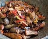 Foto langkah ke 3 dari resep Tumis Terong Ikan Cue.