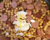 Foto del paso 3 de la receta: Garbanzos con butifarra...