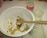 Foto del paso 6 de la receta: Empanada casera de tomate, atún y otros