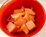 Hình bước làm 1 của món Cà ri cá hồi-không cay
