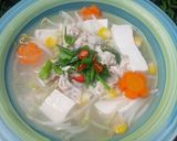 Foto langkah ke 4 dari resep Dua Menu: Tahu Ayam Kukus dan Sop Ayam Tahu.