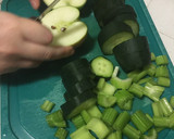 Foto del paso 1 de la receta: Smoothie verde para bajar niveles de colesterol y triglicéridos 🥒🍏