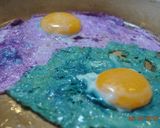 A picture of step 6 of Coloured Fried Eggs نیمرو کلمی.