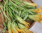 Hình bước làm 1 của món Hoa bí xào tỏi