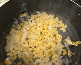 A picture of step 1 of Nuna's Creamy Tomato Pasta.
