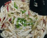 Foto langkah ke 4 dari resep Tumis Jamur Tiram.