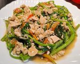 Foto langkah ke 4 dari resep Tumis Kangkung Tahu Pedas.