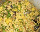 A picture of step 6 of Sphageti with irish and fish.