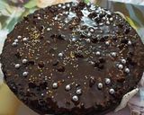 A picture of step 5 of Oreo chocolate cake.