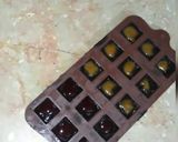 A picture of step 4 of Pomegranate chocolate bites.